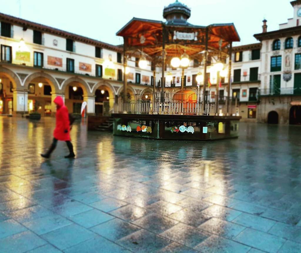 SMCLaCasaEncima's tweet photo. Al mal tiempo buena cara y a la calle! #otoñosmclce #planesconniños #tudela #igerstudela … https://t.co/Lferm35x4N https://t.co/Q7jAtndbfc