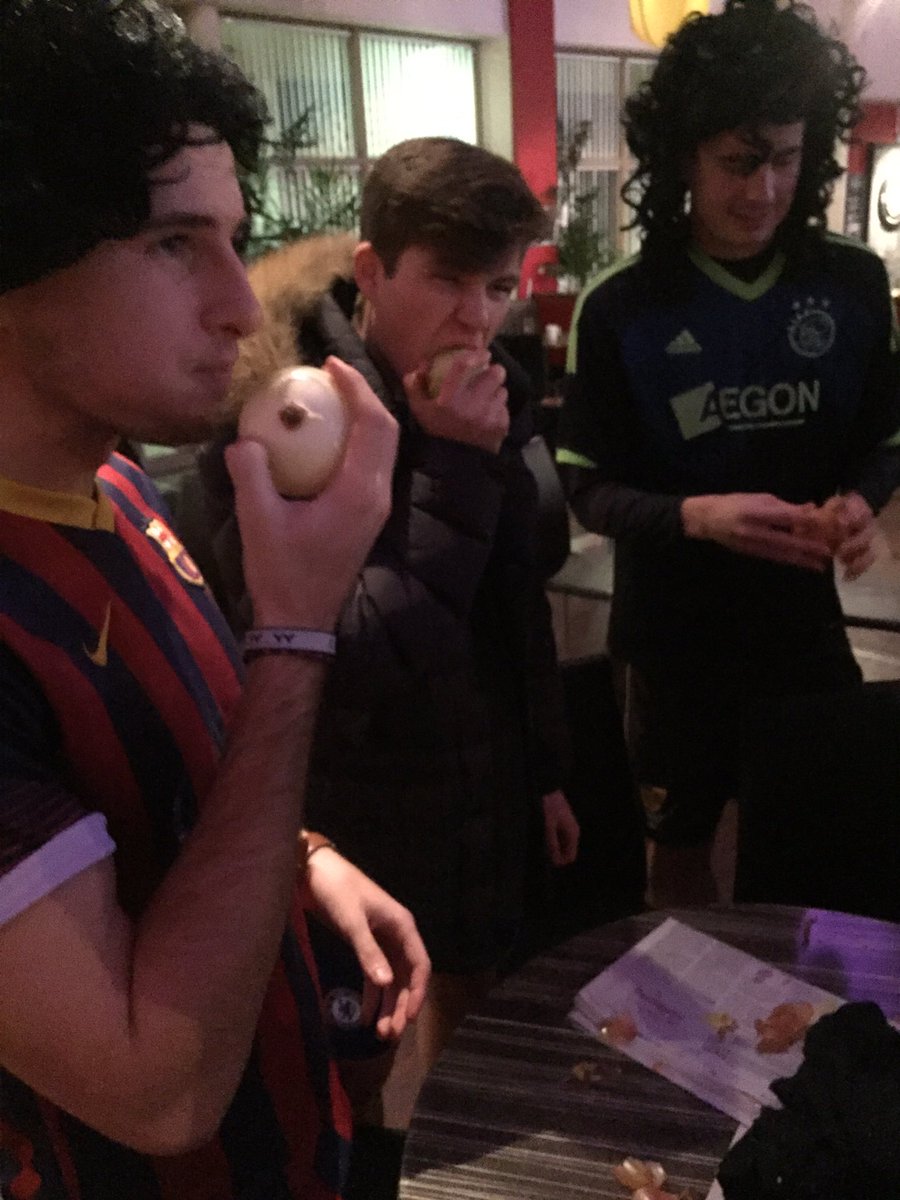 JButlerFC's tweet image. Couple of football legends eating onions