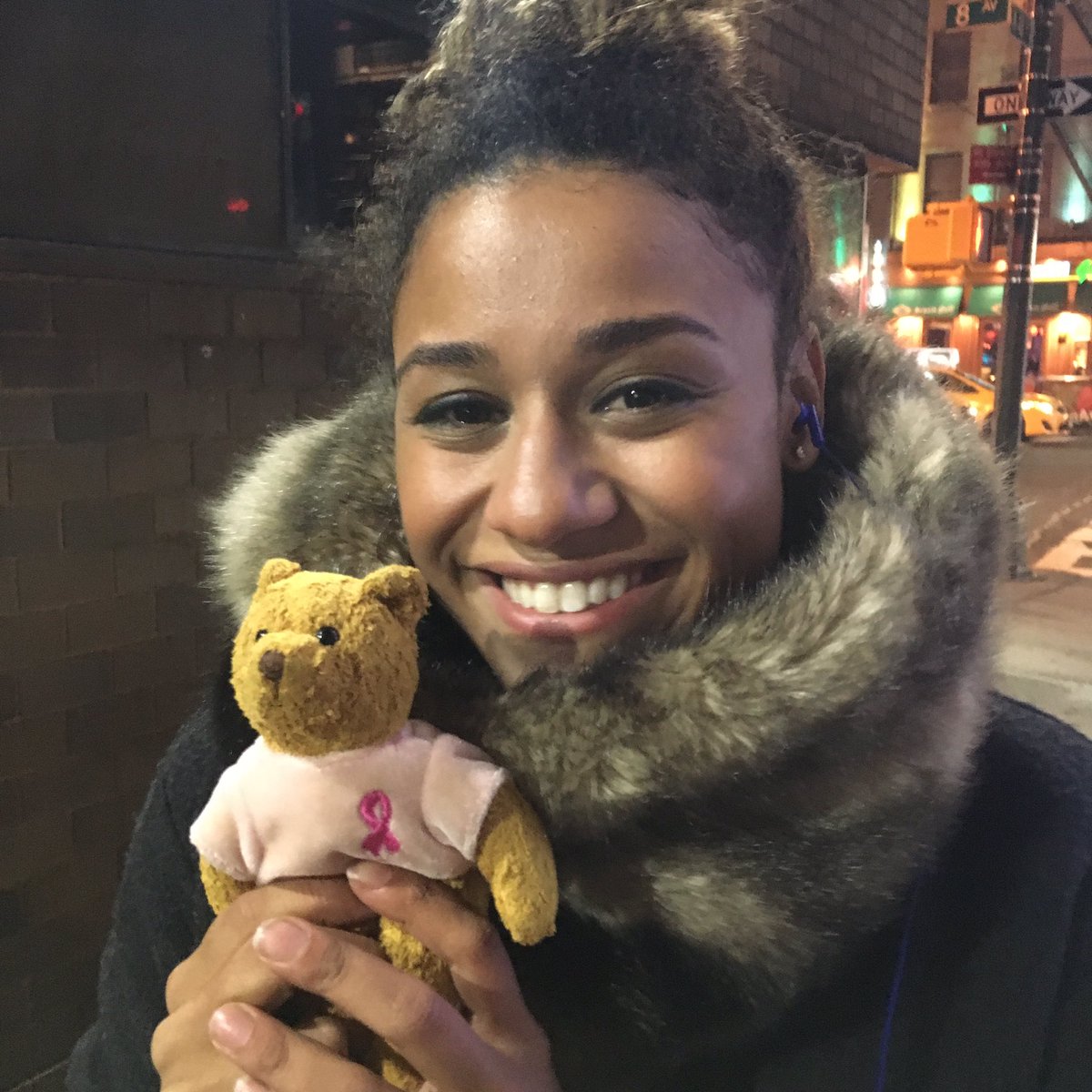 lisawalkscom's tweet image. THANK YOU @ArianaDeBose for participating in #projectteddybear after @BXTaleMusical last nite! #bronxbullet #savetheboobs #fightbreastcancer