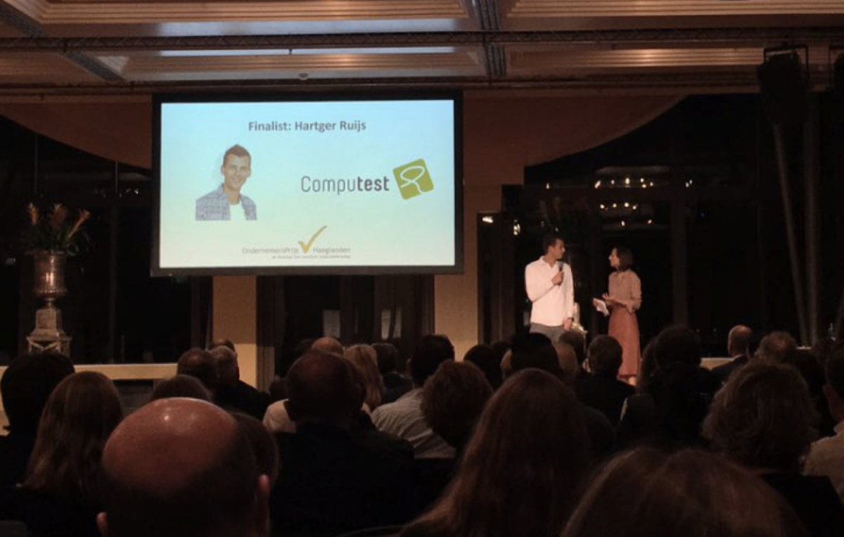 computest's tweet photo. Hartger on stage! Spannende finale van de ondernemersprijs Haaglanden #OPH17 https://t.co/hEPPVP9OJc