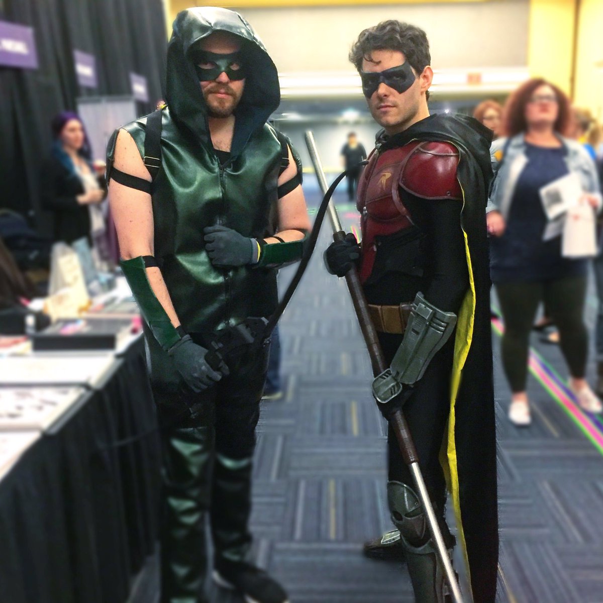 danmorash's tweet photo. Oliver Queen and Tim Drake team up. I'd read that in a comic! #Arrow #robin @CW_Arrow @halcon_scificon #halcon2016 #batman https://t.co/fcOcJsV3wD