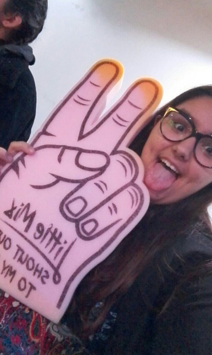 evilducklaugh's tweet photo. Thanks for everythings 😘😘😘😘 #GloryDaysRoadTripFR #LittleMixDeezer https://t.co/aAsFcX0TmM