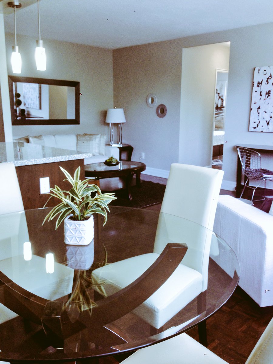 amodelsuite's tweet photo. Beautiful and clean design in this furnished suite by https://t.co/qOOE1oo2hU #toronto #condos #livingrooms #modelsuites #smile https://t.co/khPTxcdWJS