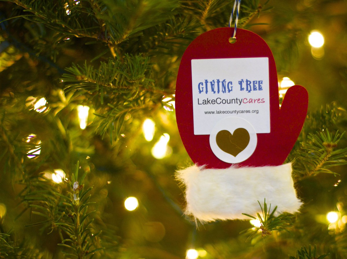 Decking our halls <a href="/GortonCenter/">Gorton Center</a> with our #GivingTree mittens! Come by and pick one up to share some #Holiday joy to a child in need!