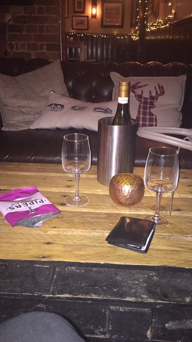 jonhenly's tweet photo. Lovely evening with @Fredbisho https://t.co/s2fO6whU2n