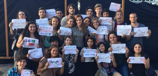 andreajativa5's tweet photo. @PaolaMKT chias buscan ser como Emma Watson por que la admiran y respetan, y adoptan su comportamiento y valores. #CConsumidorUSFQ https://t.co/HUuTIlInub
