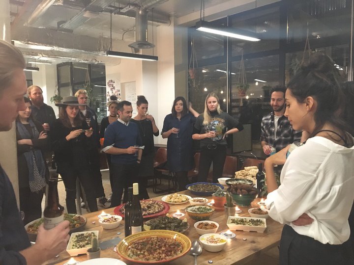 workdotlife's tweet image. Our #CookForSyria Supper Club with @getMucho @FivePointsBrew, @solizardosht &amp;amp; @MojuDrinks is underway!