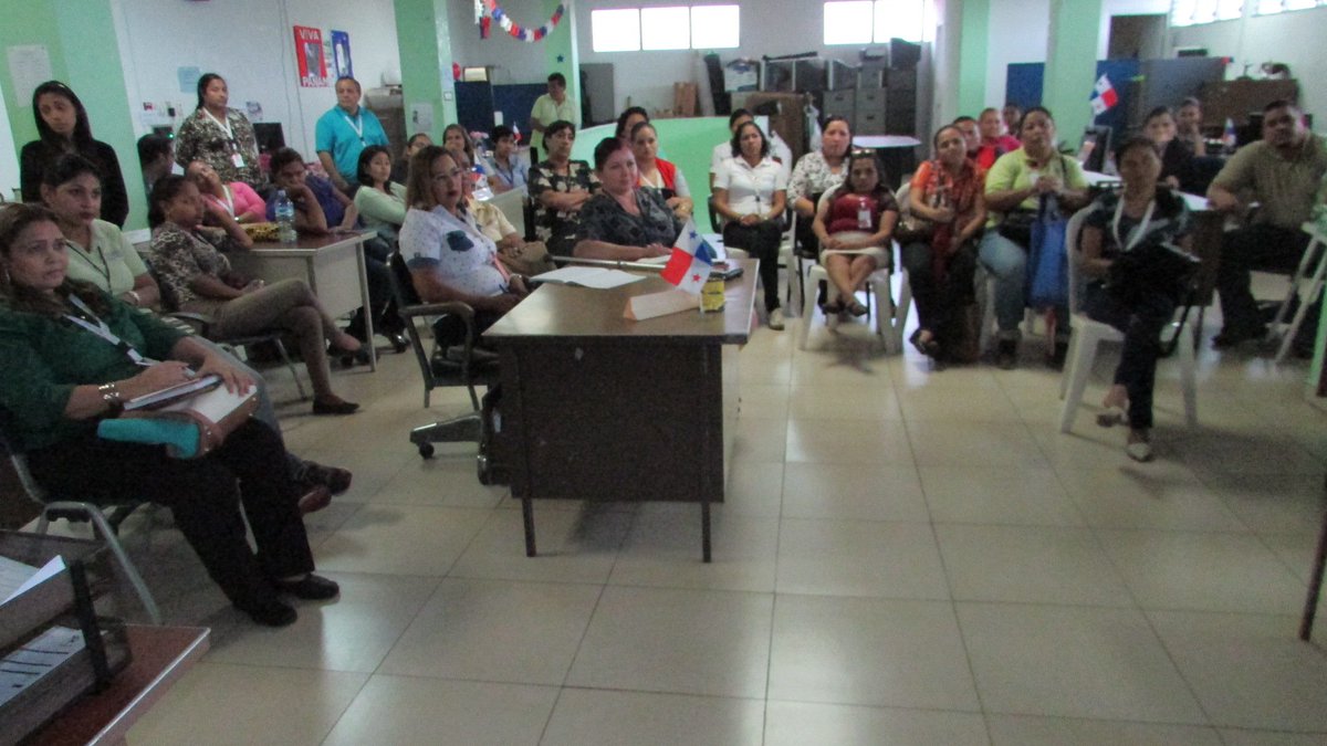 MidesLaChorrera's tweet photo. El Licdo. Petter Ruiz Orienta al Personal con el tema ¨ En Donde Comienza La Salud y La Enfermedad en el Ser Humano.@AlcibiadesVV https://t.co/hLkKZ0Cbs5