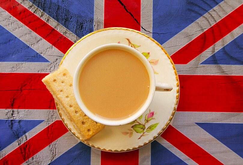 newstudyUK's tweet photo. @newstudyUSA It's never too late for bikkies n' tea. Dunk it, old chap! #intercambio #estudeingles #Inglaterra #ingles #reinounido #usa https://t.co/qJXP6dHpgU