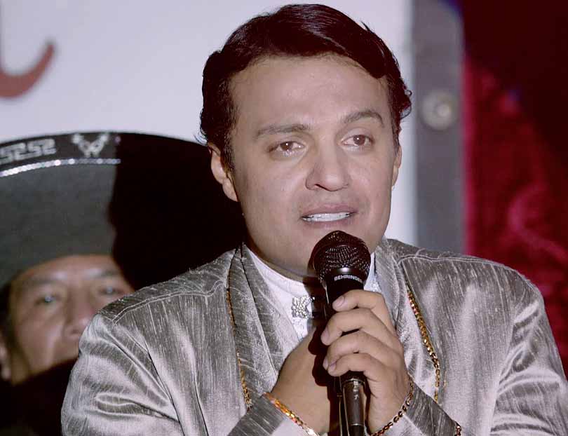 Juan Gabriel regresa al Noa Noa y hace una presentación para todo su público de Ciudad Juárez. Estás viendo lo mejor de #HQTC <a href="/JulianRoman/">Julián Román</a>