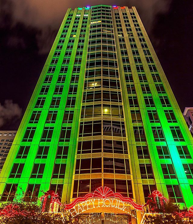 FtLauderdaleMag's tweet photo. Join us at the 54th Annual #Christmas on Las Olas on Tuesday, November 29. From 5-10 p.m. Presented by @breakthrubevFL #COLO16 https://t.co/YNQrcPc842
