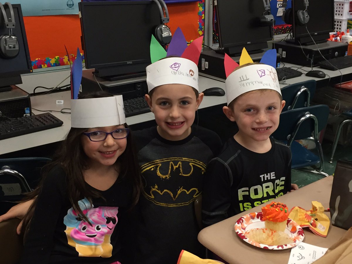 MrsKLaura's tweet photo. Making fun memories! 🦃 https://t.co/czj9pIFAXS