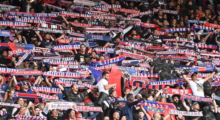 V3NOM_Z34's tweet photo. Un gros bravo à nos ultras qui représentent fièrement notre club!! ON EST CHEZ NOUS!! ICI C'EST PARIS 🔴🔵 #ARSPSG https://t.co/Ichrf3zzFA