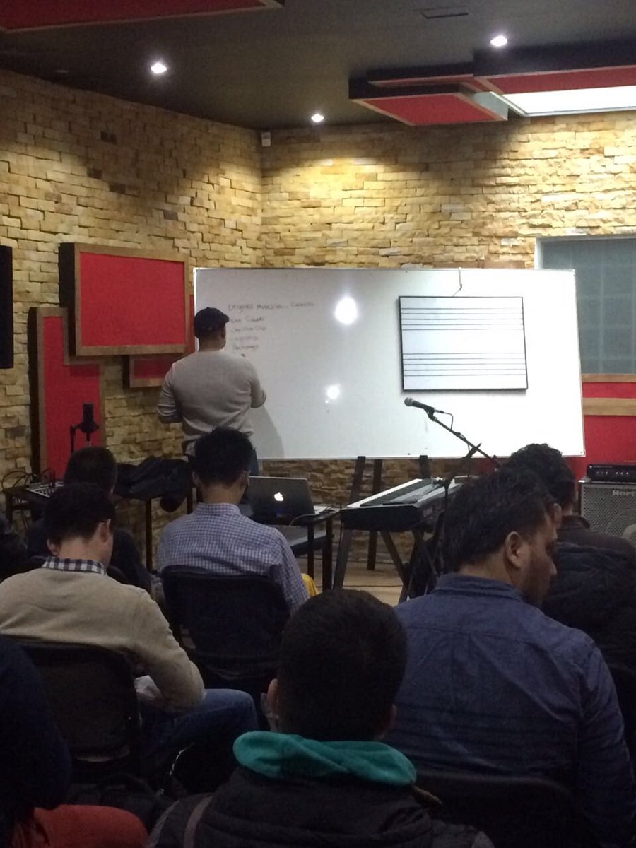 FestalParque's tweet photo. El festival no termina. #SalsaAlParque2016 taller con el maestro @MiltonSalcedo en @PakarnyMusic componente académico. https://t.co/hDuyCZbBQw