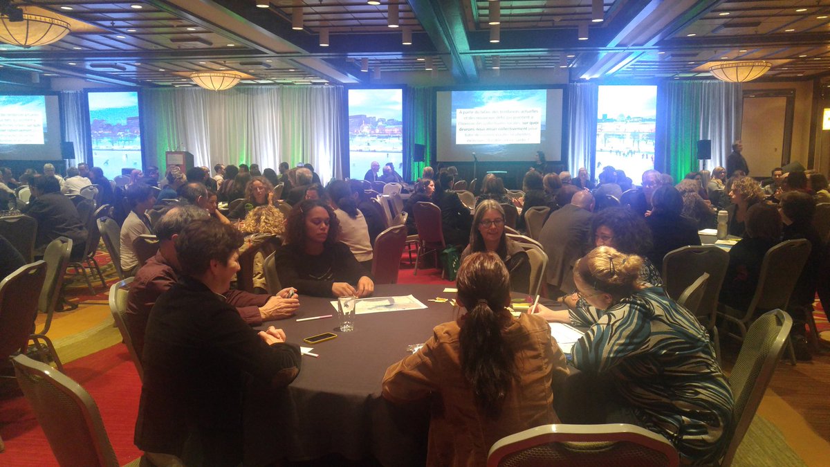 reseau_qc_vvs's tweet photo. Les discussions vont bon train à la grande plénière participative animée par @Dynamocoll ! #VVS2016 https://t.co/W4k4ZAufZc