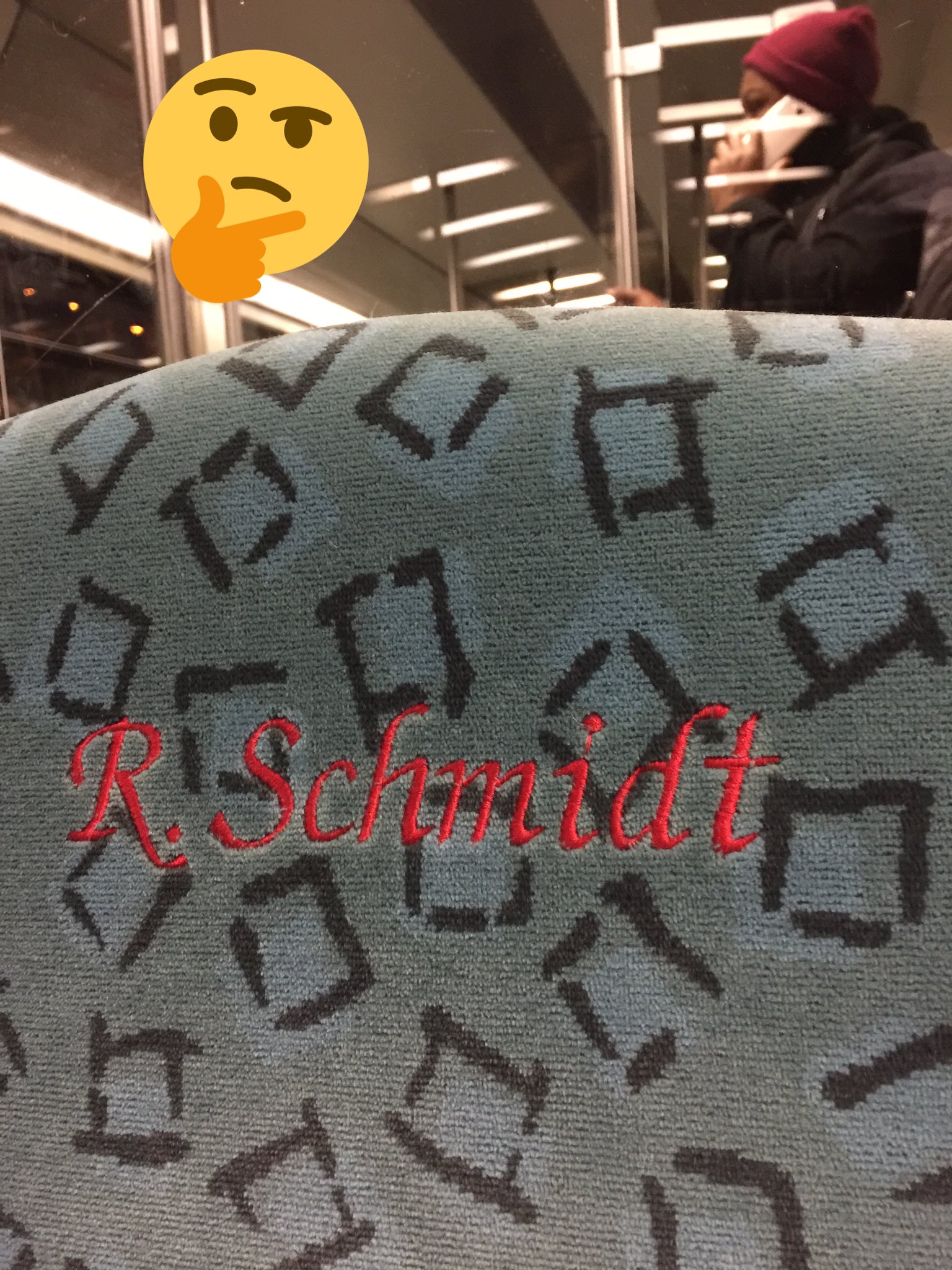 #Mitmachen! Neues von der #S-Bahn Berlin: #S-BahnSitzPlatzPate -100€ Sponsoring und ihr Platz wird mit ihrem Namenszug kunstvoll bestickt! https://t.co/KVfee36n93