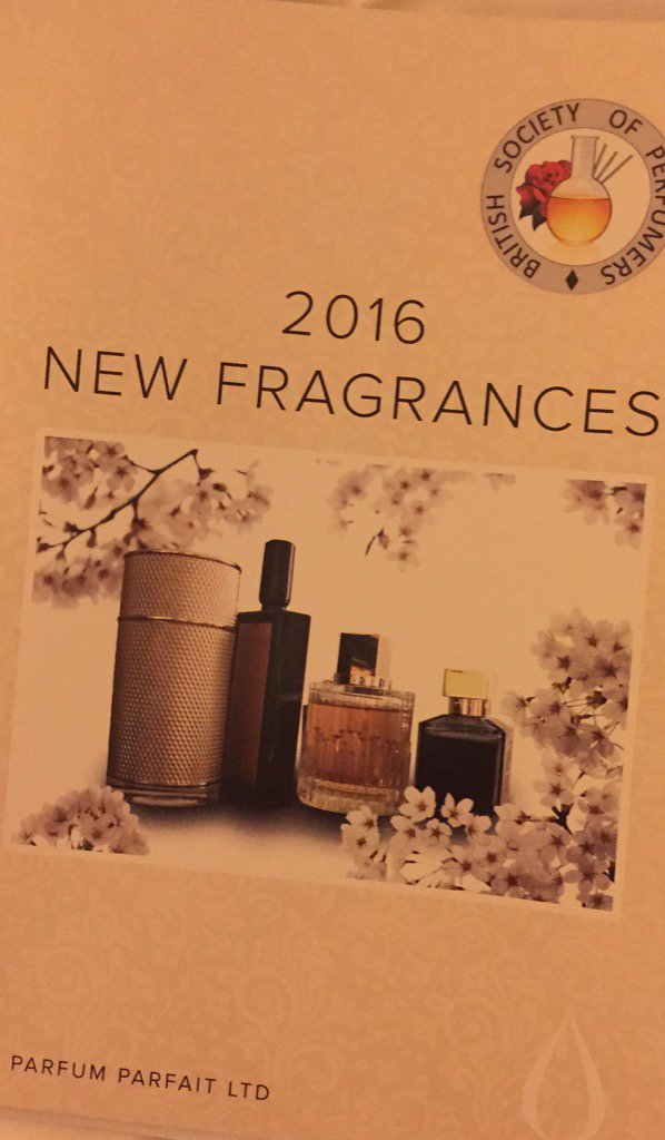 And we have booklets and smelling strips for tomorrow. Nice work <a href="/ParfumParfait/">Virginie Daniau</a> and @Nukapai #TheBiz