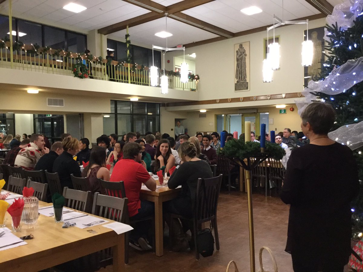 RenisonCaf's tweet photo. Getting ready for Christmas College Dinner🎄🎄🎄. https://t.co/vy20bHtnRG