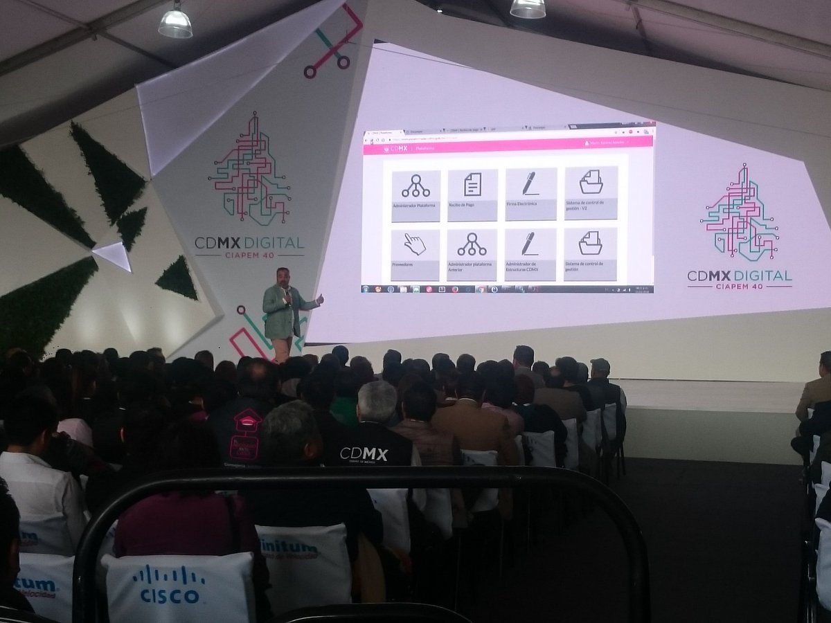 CDMXDigital_'s tweet photo. El titular de DGGTIC presenta en #CIAPEM40 #CDMXDigital los sistemas de control de gestión, la firma electrónica y la cultura de cero papel https://t.co/UnZ4FJhZ3o
