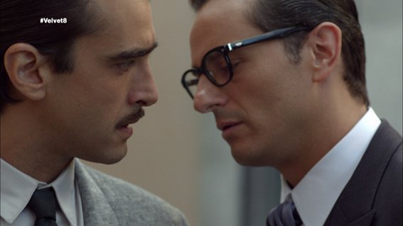 VelvetOficial's tweet photo. Humberto y Raúl más unidos que nunca, ¿significará algo lo que acaban de decirse? https://t.co/DfNm76vZaF  #Velvet8 https://t.co/4P0l1naDFe