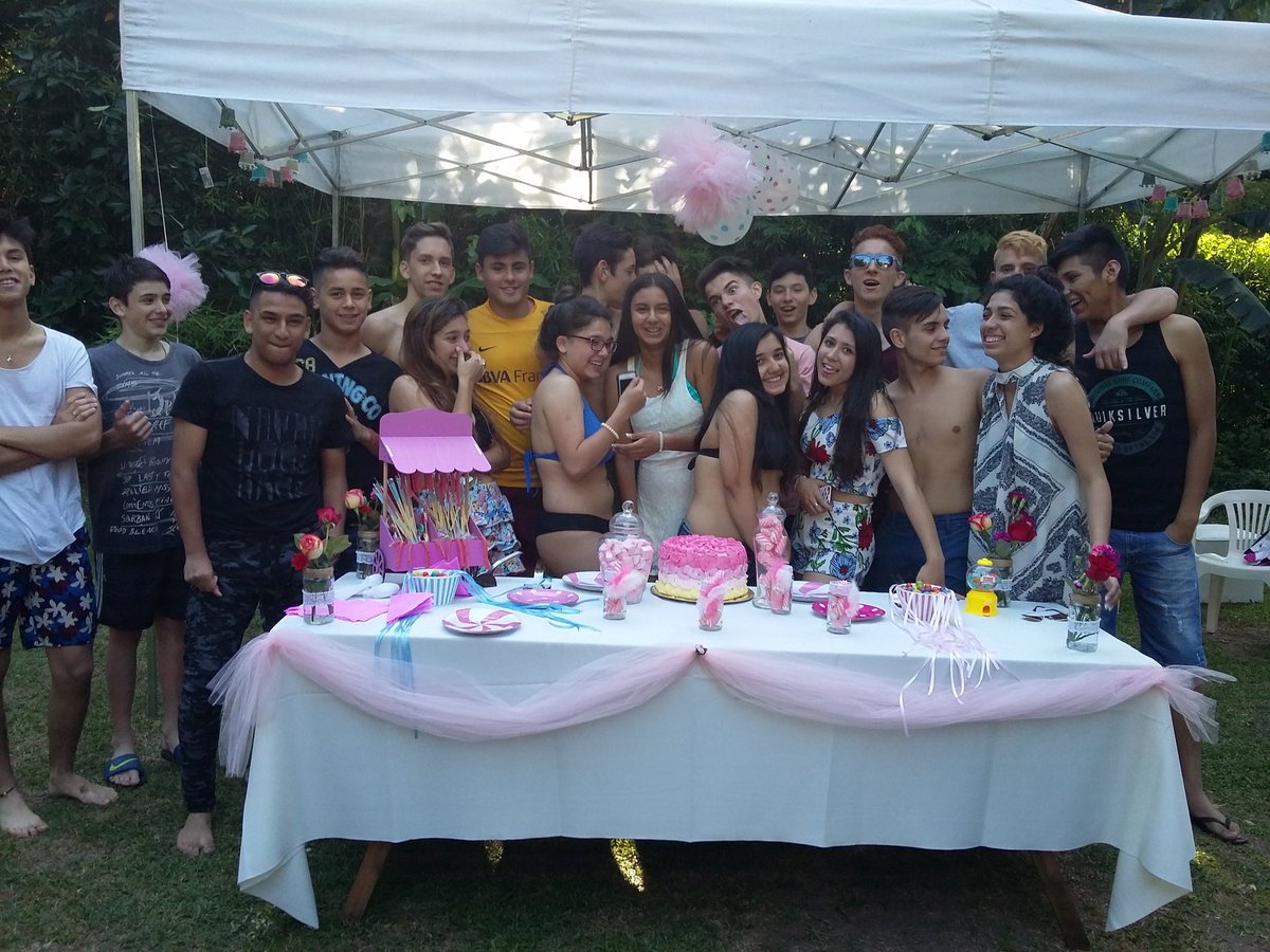Eugystorres's tweet photo. Amigos
#XVCande
@cande_bel https://t.co/JsEn7wAyle