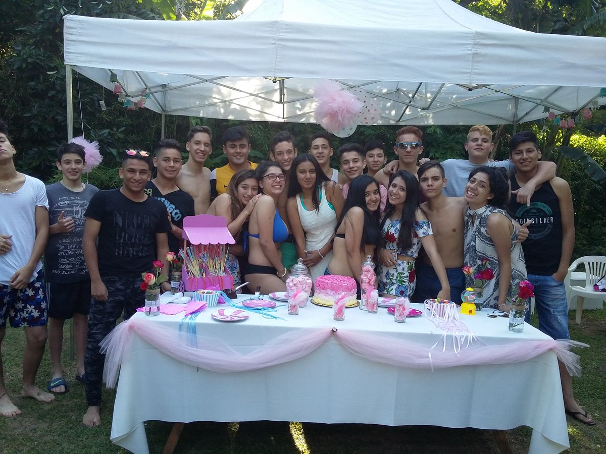 Eugystorres's tweet photo. Amigos
#XVCande
@cande_bel https://t.co/JsEn7wAyle
