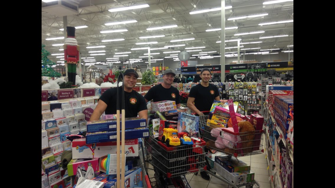 iaff2864's tweet photo. Abbotsford Fire Fighters shopping for #AbbyToysforTots Christmas Breakfast. Huge thanks to Abby Canadian Tire for matching our donation! https://t.co/7xYyCGJxaG
