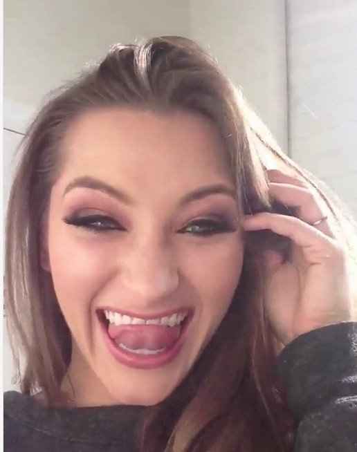 bangandloopuk's tweet image. Snake tongue