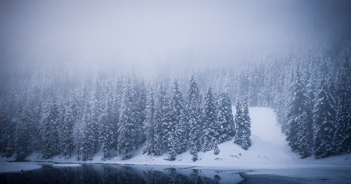 capturebeyond's tweet image. We love snow in the mountains. What winter sports are you most excited for? 

Credit 📷: CBL ambassador Tim Thompson