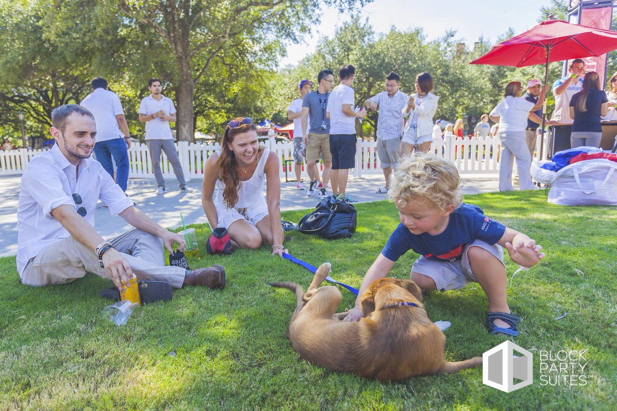 bppresents's tweet photo. Stressful Monday? Let this adorable shot aid your blues. #tailgate #boulevard #smu #lifeisbetterlive #BlockPartySuites https://t.co/0uUk8PoUhl