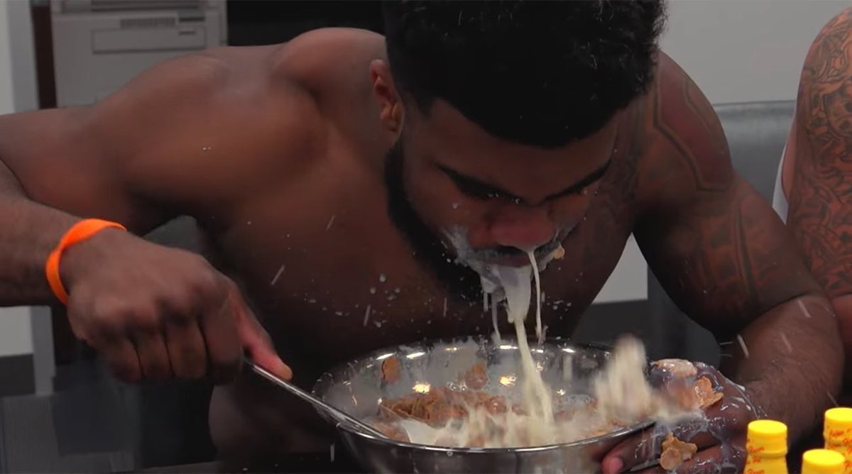 anashamdanitil's tweet photo. When you're eating her ass and her dad walks in https://t.co/ihxWZqhyYc