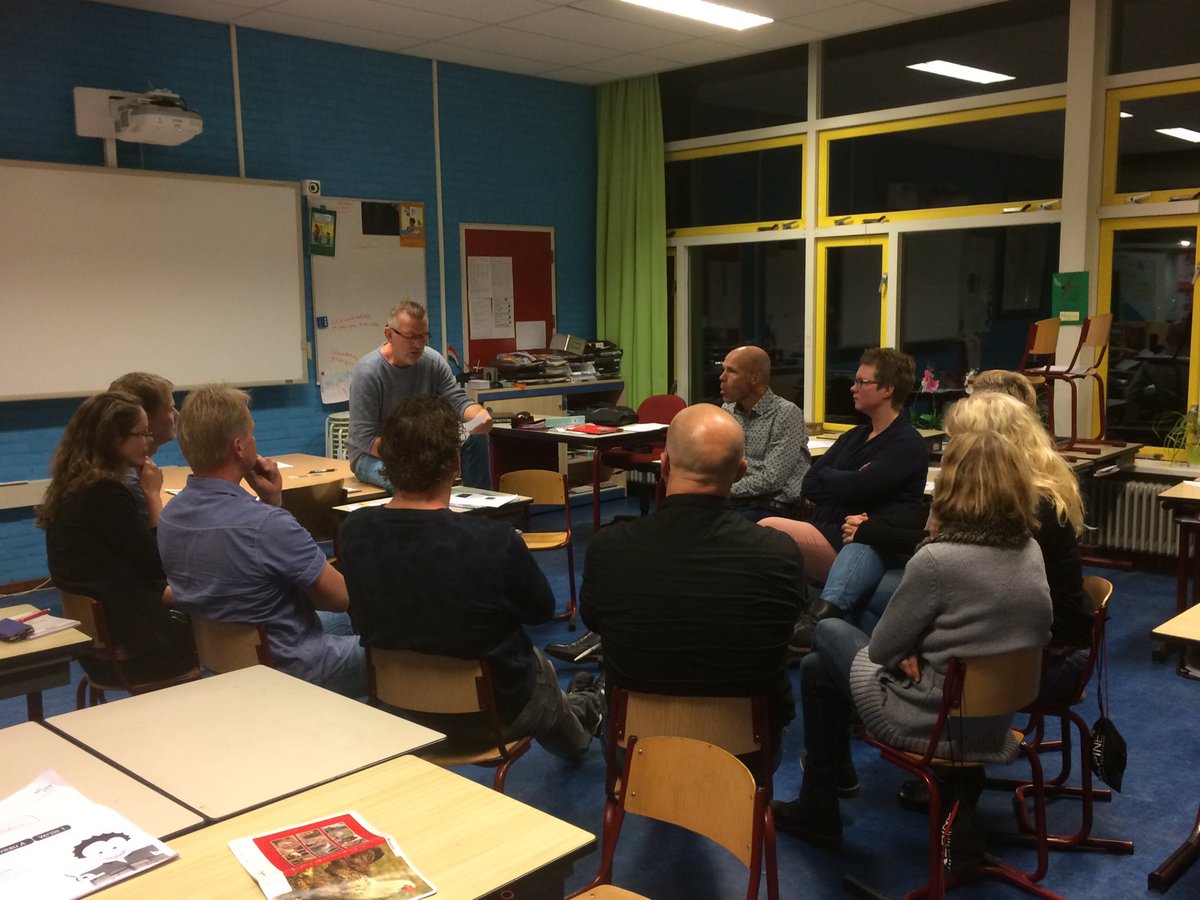 OtNoordGearhing's tweet photo. Ouderarena (Stichting Leerkracht) op obs 'It Bynt' in Winsum over de social media! https://t.co/KhJc4AP7cC