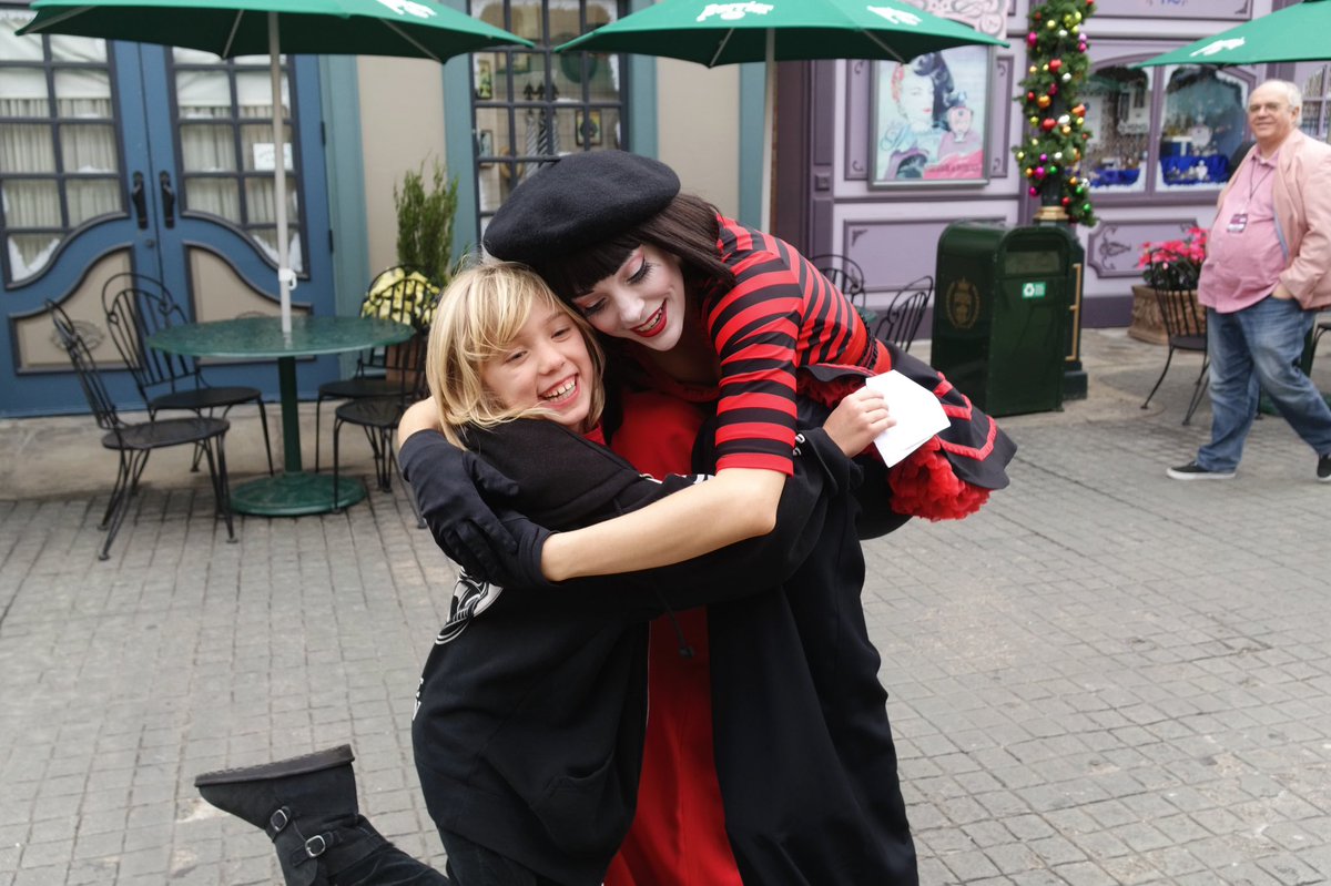 studio56k's tweet photo. @UniStudios Thank you and the lovely Suzette. She made a very special day, unforgettable. #bdaygirl #unistudios #talkingmime #funny #DxOONE https://t.co/y4cv3ZF34s