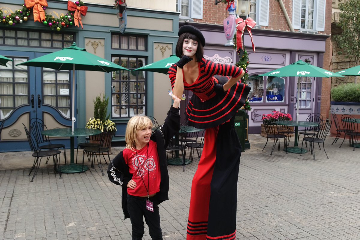 studio56k's tweet photo. @UniStudios Thank you and the lovely Suzette. She made a very special day, unforgettable. #bdaygirl #unistudios #talkingmime #funny #DxOONE https://t.co/y4cv3ZF34s