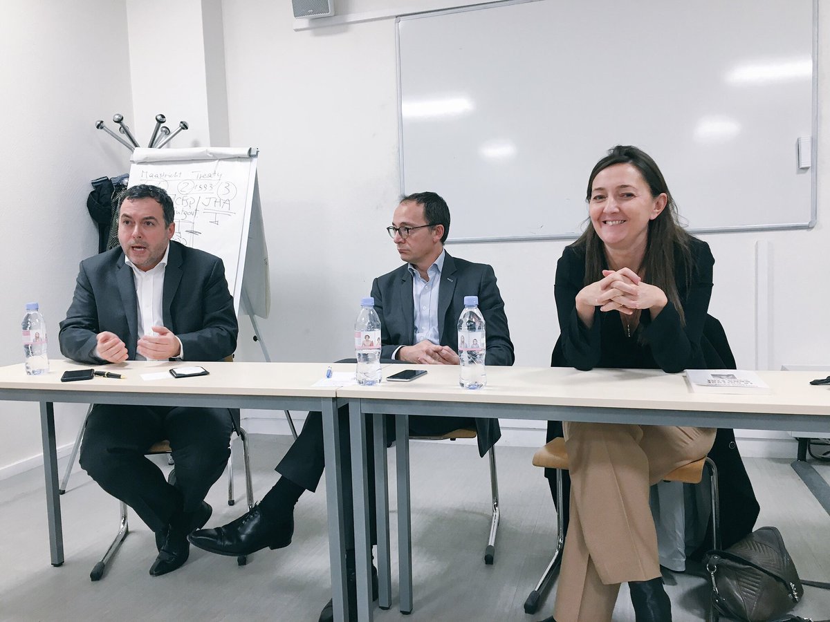 MarineAttane's tweet photo. Un grand merci à @Karine_Berger @jpthiellay @guillaume_mLb pour avoir partager avec nous leur vision de la culture ! #TNSP2017 https://t.co/ywMVkV1zVW
