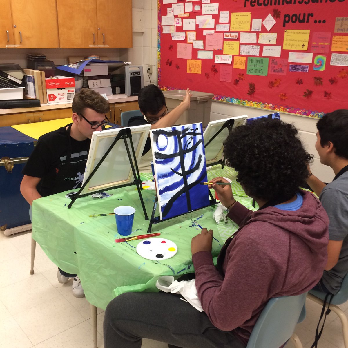 Art_Edvantage's tweet photo. wildly creative group of artists 🙌🏼😉🎨 #artists #paintparty #paintingfun #gradeten #teacher #inschool #classroom #studio #paint #brush #mcm https://t.co/2ngTcnO6ZL
