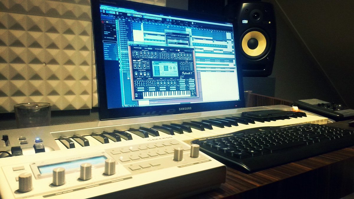 ClarksTunes's tweet photo. Studiotime with @basvanplaten #jamming #trancefamily https://t.co/mKTuCTfyy3