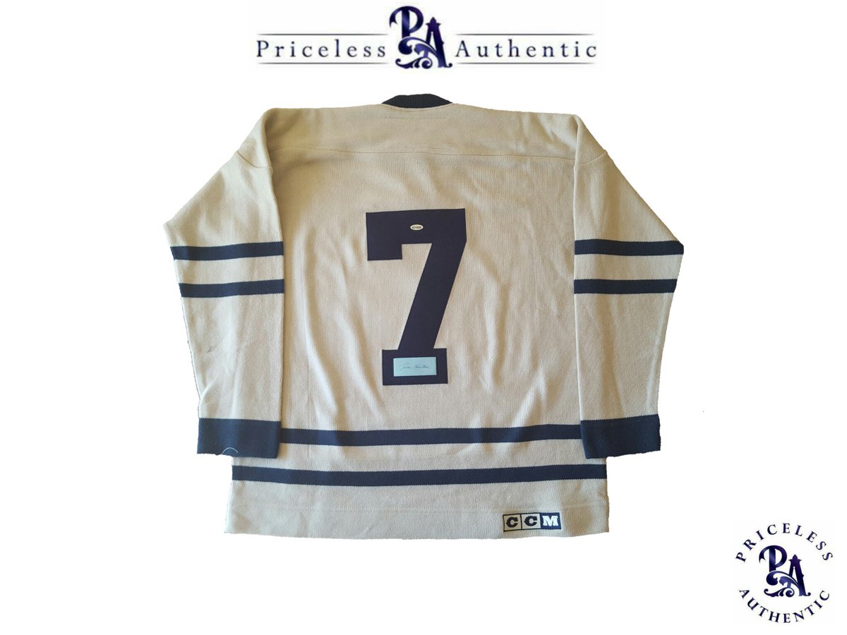 Priceless_Hub's tweet photo. RT if U would like this in YOUR collection!
#TimHorton
#Toronto #MapleLeafs
#leafsnation
#1of1
#PricelessAuthentic
https://t.co/QceZiGVqB2 https://t.co/2efkvsQWKY