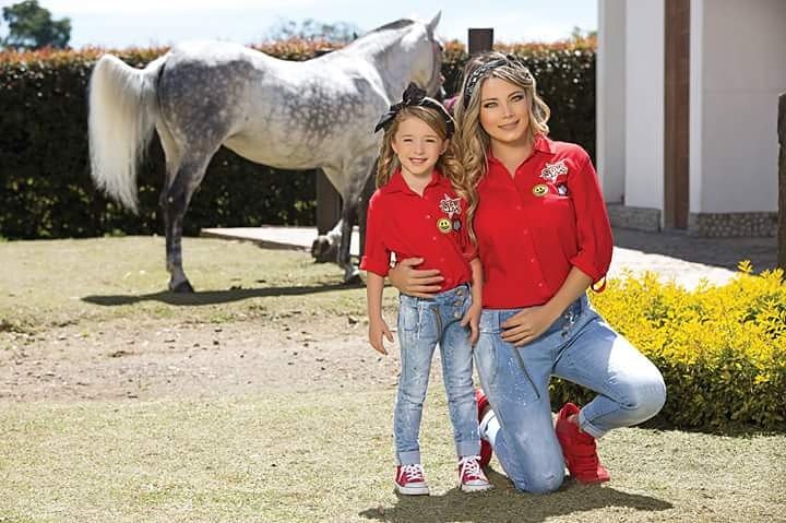playmodeljeans's tweet photo. ¡Contagia a tu hija con la moda del estilo #EUROPEO !
Un jean en tono azul hielo, perfecto para estos días soleados ☀
REF PN00013 - PP00477 https://t.co/8k3IpCwFht