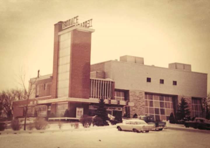 HistoricTerrace's tweet photo. A snowy day at the Historic Terrace Theatre
#RememberTheTerrace #Terrace65 https://t.co/SAIsGqZ2WE