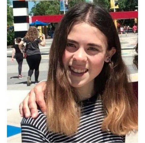 gerwrdpique's tweet photo. URGENTE. Ha desaparecido esta chica, se llama Martina y tiene 16 años.Es de Barcelona. Si la veis llamar al @112 
RT POR FAVOR ES IMPORTANTE https://t.co/WAU6BDyHFU