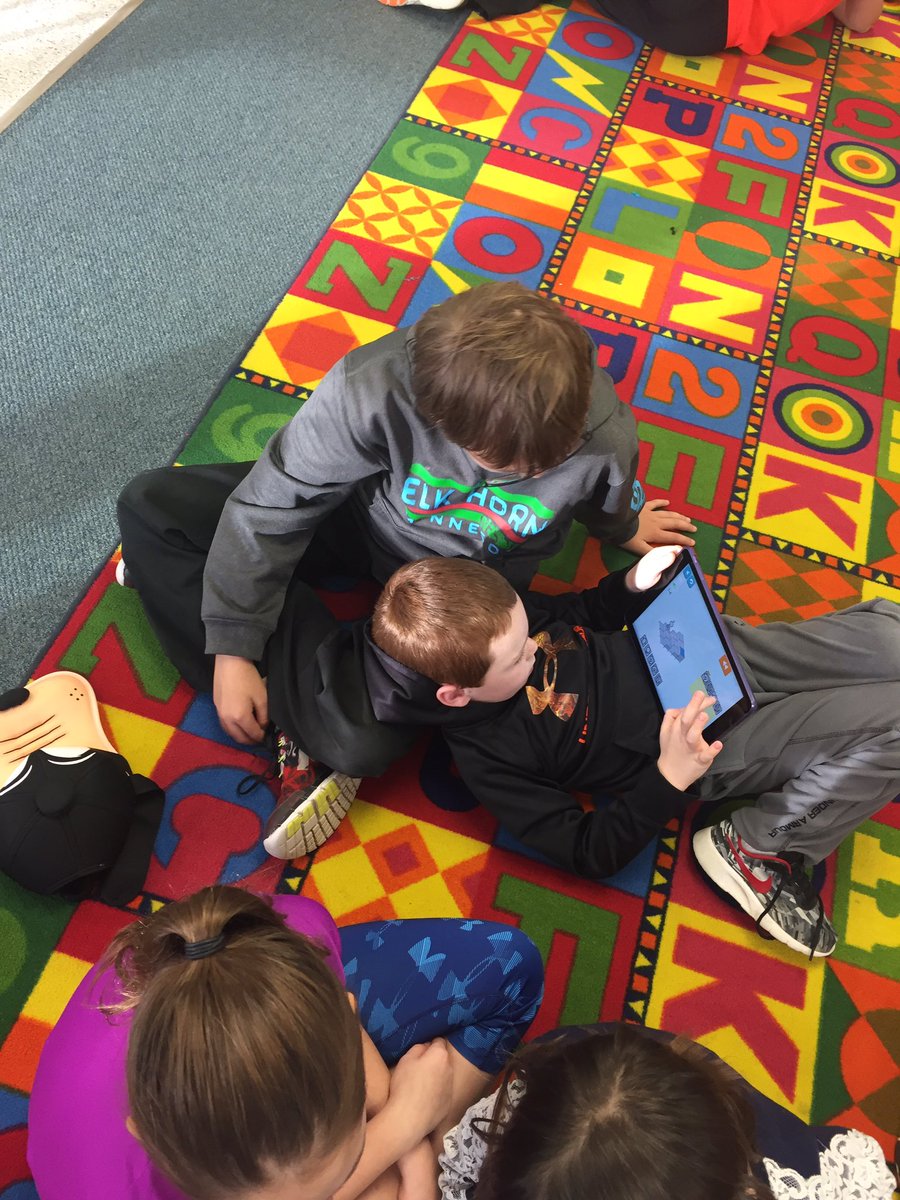 khanninen89's tweet photo. Teaching our Kbuddies to code using Lightbot @ajb_05 #HanninensHouse #DLSchools #favoritetimeoftheweek https://t.co/X2O3eGFxUJ