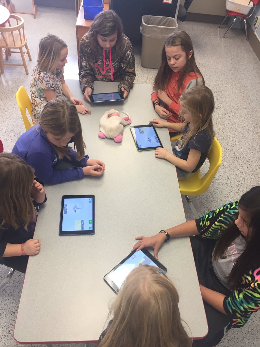 khanninen89's tweet photo. Teaching our Kbuddies to code using Lightbot @ajb_05 #HanninensHouse #DLSchools #favoritetimeoftheweek https://t.co/X2O3eGFxUJ