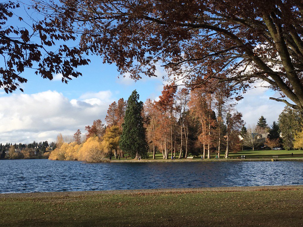 Running at Green Lake. <a href="/pug/">Ef Rodriguez</a> <a href="/realjetter/">realjetter</a> #SVU