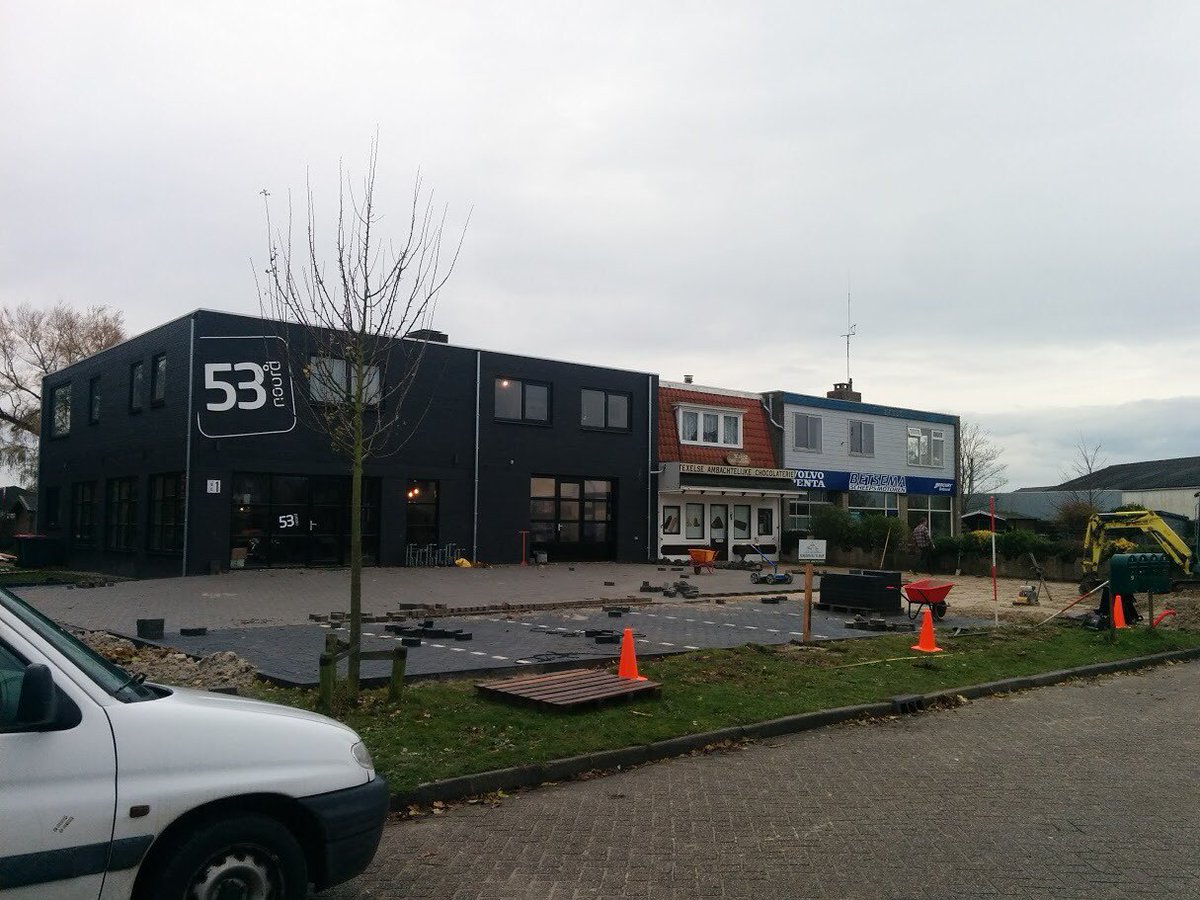 De nieuwe parkeerplaatsen zijn ook bijna gereed. Zaterdag onze opening en zal alles klaar zijn :)