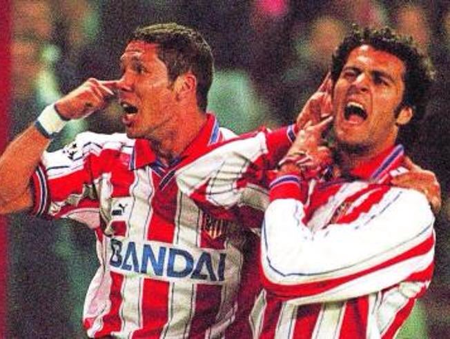 ATM_wanda's tweet photo. Rojiblancas noches @Atleti ⚪️🔴⚪️🔴⚪️🏧 https://t.co/IW56Z8MgvD