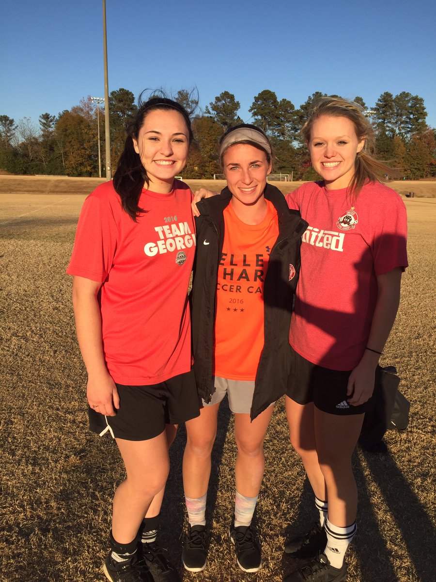 So happy they got to meet us 😊 <a href="/emilysonnett/">Emily Sonnett</a> <a href="/tdiederich44/">Theresa Diederich</a> @jameylynn17