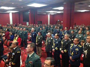 FuerzasMilCol's tweet photo. Curso #CEM2016 de la @esdegue inició con 205 alumnos, 127 de @COL_EJERCITO, 37 de @armadacolombia, 28 de @FuerzaAereaCol y 13 extranjeros. https://t.co/WremUuwdcf