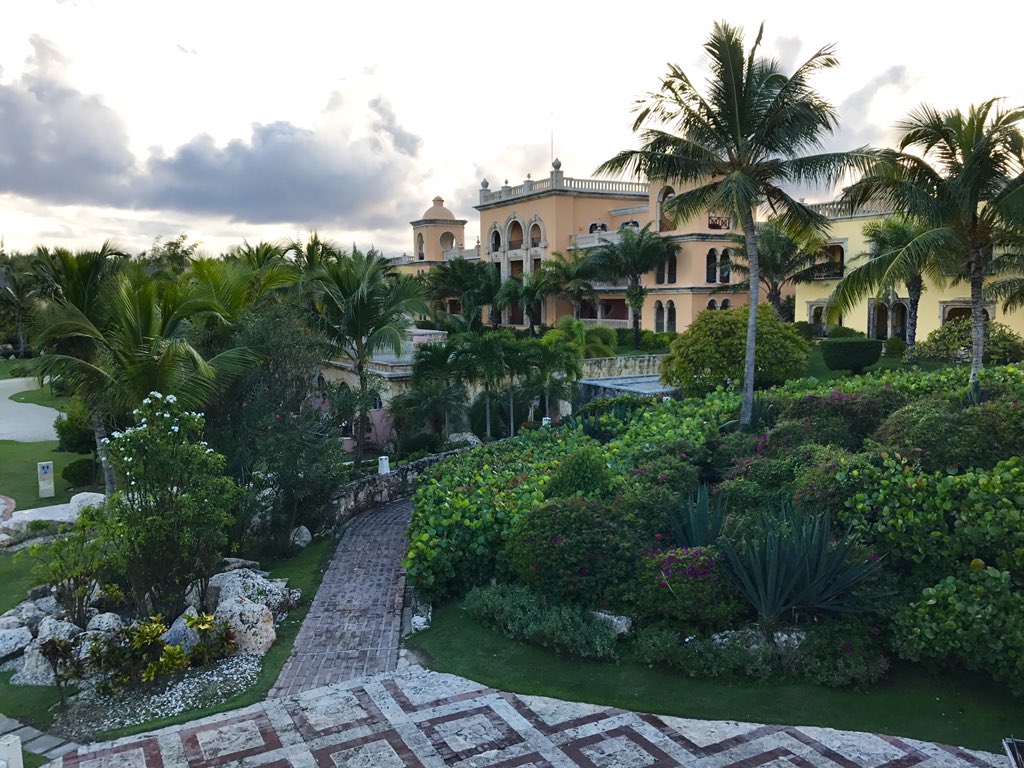 RobBuilderPro's tweet photo. Pretty amazing #architecture in the #Caribbean! Also my office for the week ☀️🕶😄 https://t.co/rMej0nlx2V