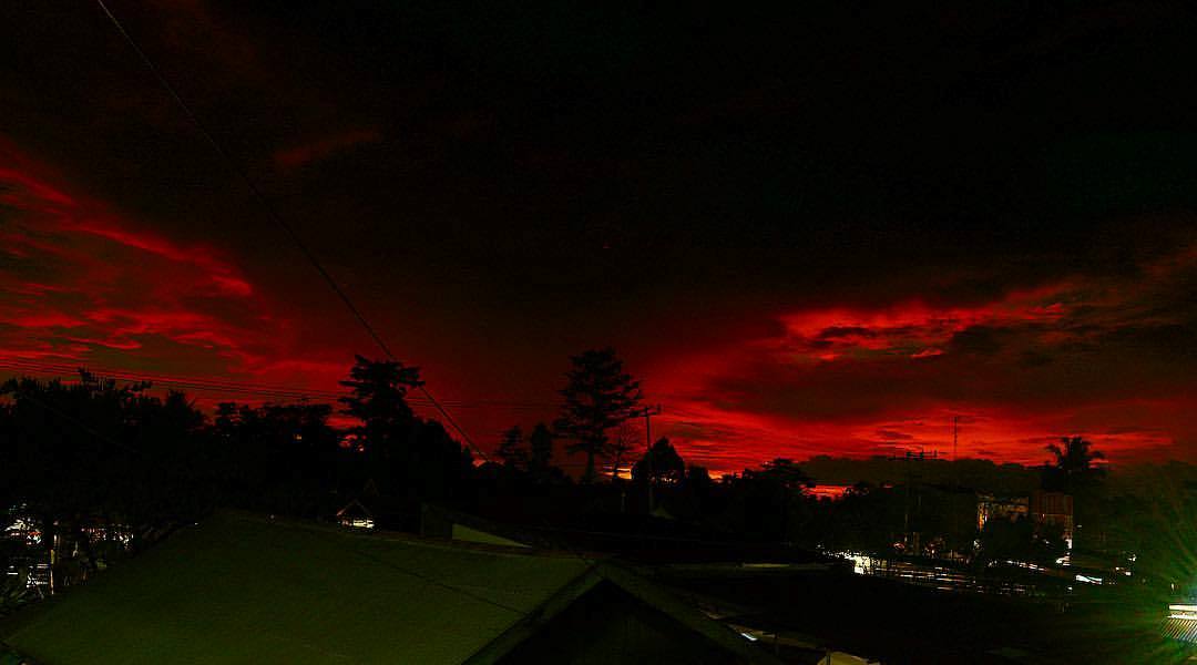 Timika Sunset.

Photograph by Erick Wurangian